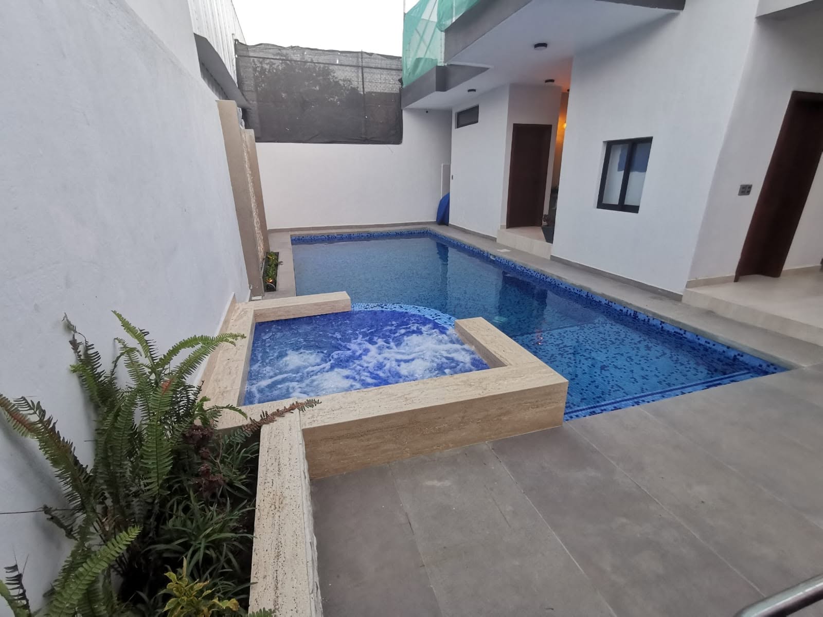 Jacuzzi de Hidromasaje Exclusivo - Terraza La Opulenza